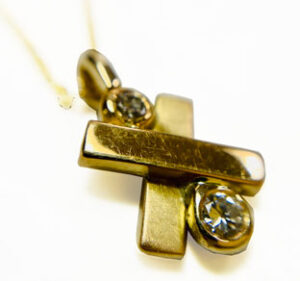 gold and diamonds necklace pendant