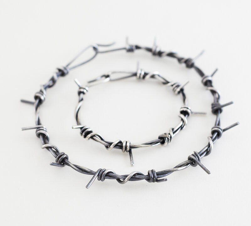 medium barb wire necklace