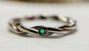 white gold twisted ring emerald, diamond ruby